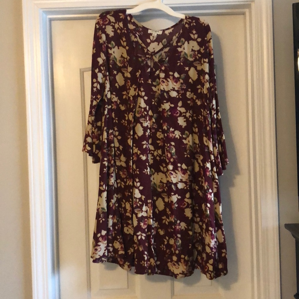 Loose fitted, long sleeves, country dress